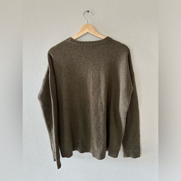 J Crew 100% Wool Olive Green Crewneck Sweater Size S - Picture 6 of 7